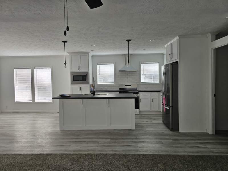 Listing-1504-Photo-3f1b4d3a-50ed-470b-a7a1-fa99dd0b0b35.jpg