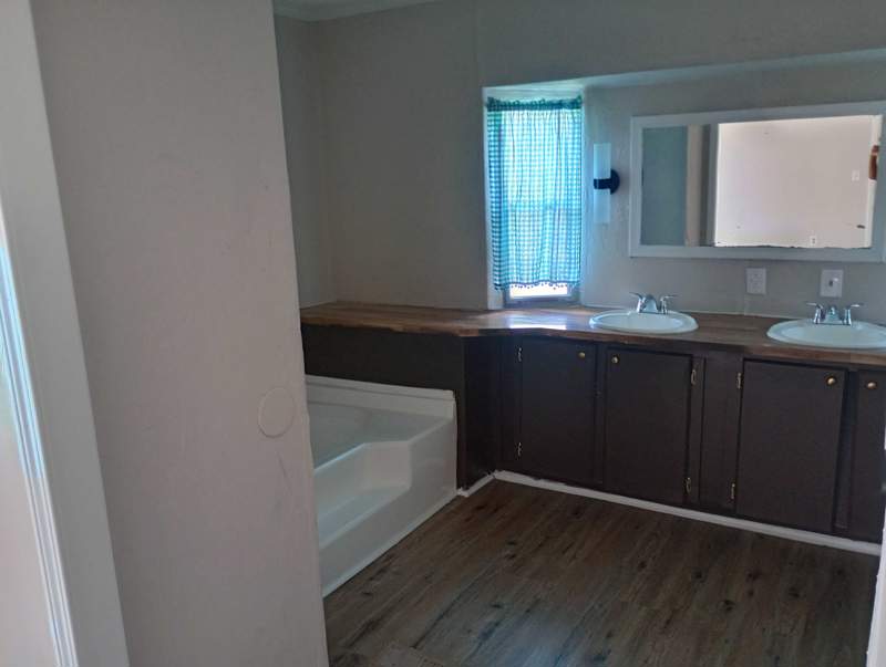 Listing-1532-Photo-0f829794-3ef4-45d7-9b7e-d24910314e27.jpg