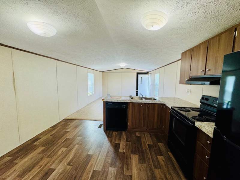 Listing-1413-Photo-4cc9a480-c03e-4254-a5ce-a48826dba2cd.jpg