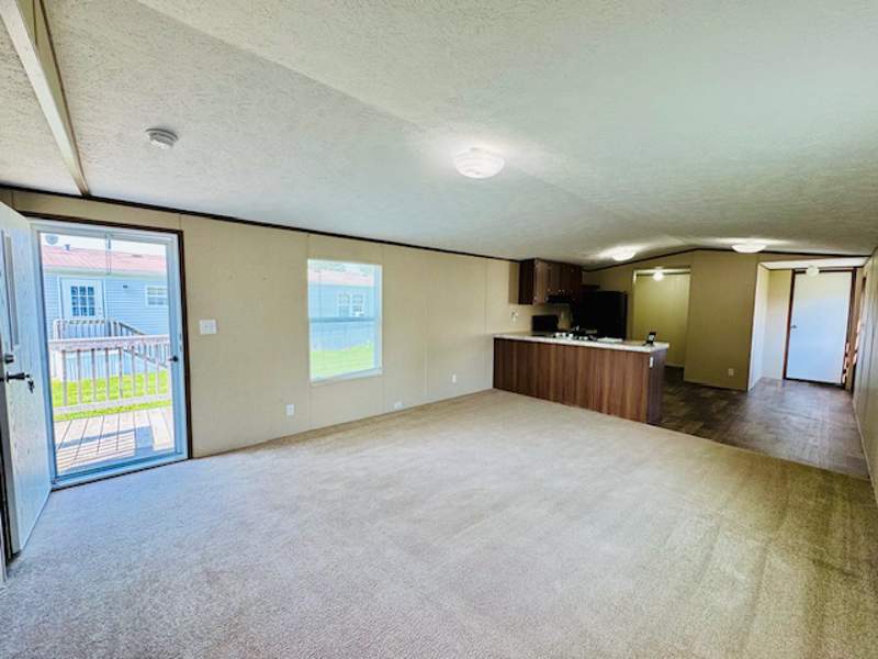 Listing-1413-Photo-fb53f9af-a352-4829-a496-5073358e3b46.jpg