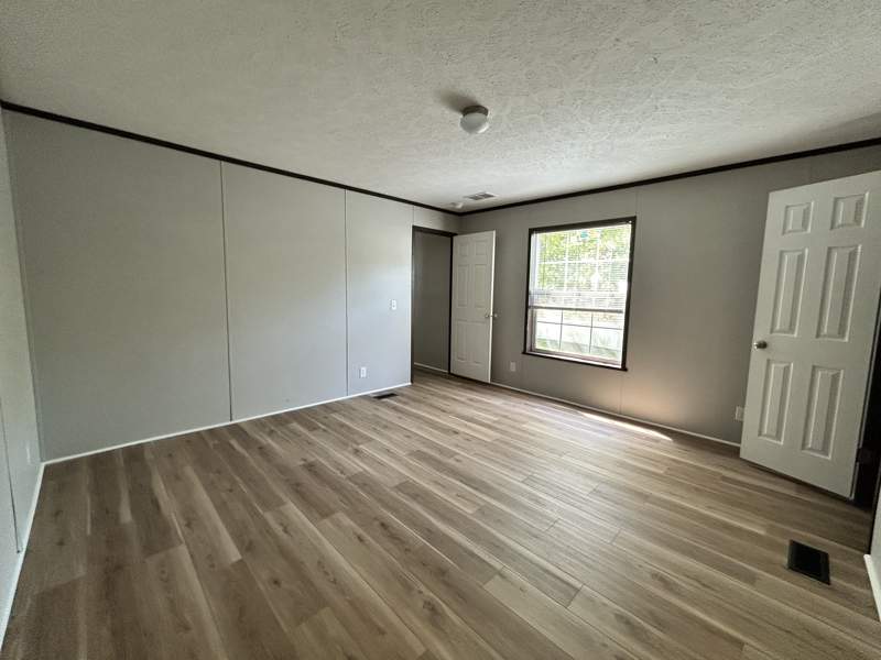 Listing-1440-Photo-0921747b-f8d2-4d88-8e09-de46f58d9b1b.jpg