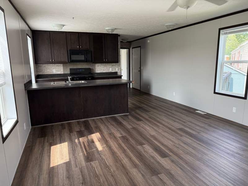 Listing-1452-Photo-9c4a1162-db51-46ed-9bf4-8ae95fd0c9ea.jpg