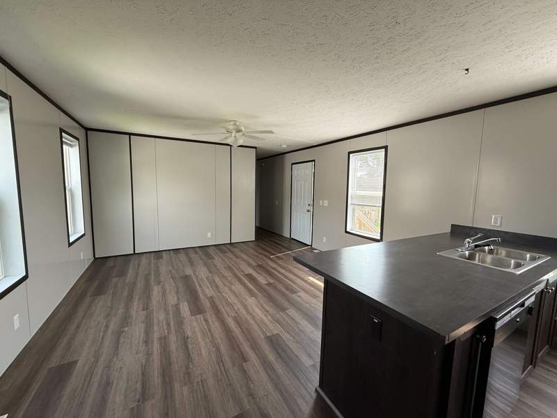 Listing-1452-Photo-a3c52162-0bfa-465a-9dd6-f43b86619c61.jpg