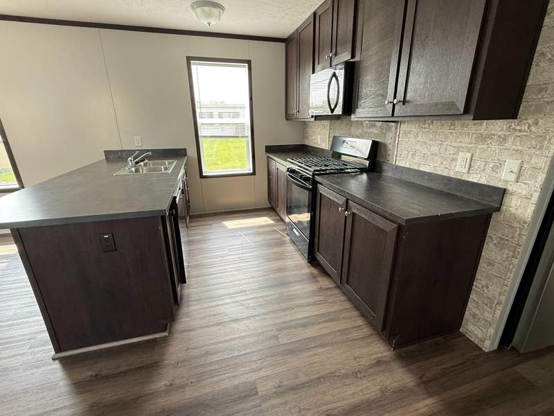 Listing-1452-Photo-fdd4e9f8-e33f-4670-a5c2-fdc25f58e056.jpg