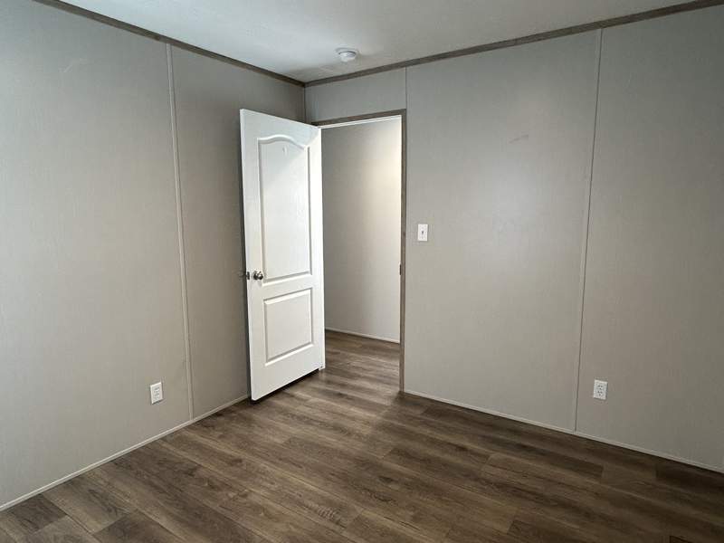 Listing-1951-Photo-c6ba8872-d36b-4479-ae78-bb41e1a04861.jpg