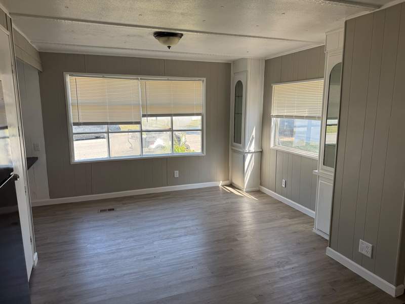 Listing-2055-Photo-f635cbf3-4c8e-468d-9595-31e7f43ec637.jpg