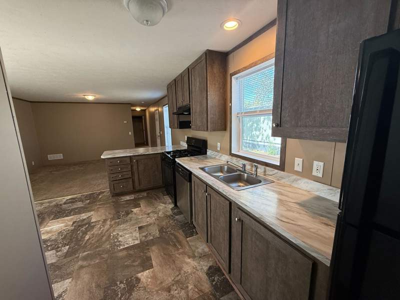 Listing-2086-Photo-33a1e784-e608-4ea0-9d5c-27d3ede21032.jpg