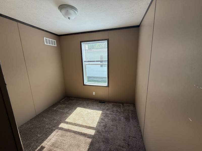 Listing-2086-Photo-c0bfaa09-d8ee-48dc-ad79-78c8eb599453.jpg