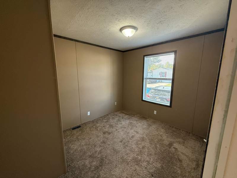 Listing-2086-Photo-d9481d8b-c237-4986-a90a-53f586c3af06.jpg