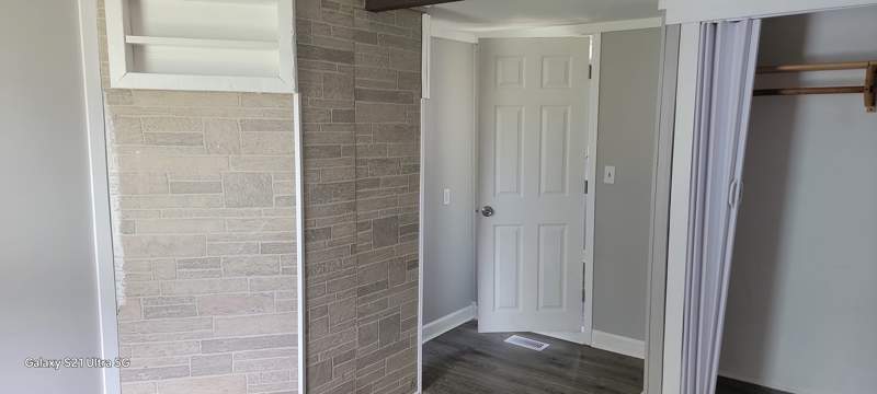 Listing-1960-Photo-9a9f5696-cf99-4ae7-bbb6-102f763c1f00.jpg