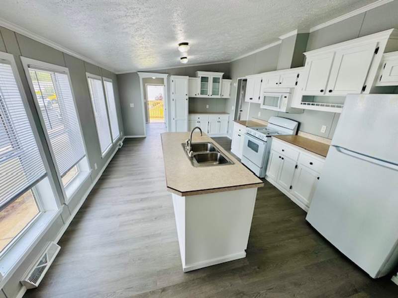 Listing-1999-Photo-831fc4cf-53ef-45d7-8b0a-50db079d651d.jpg