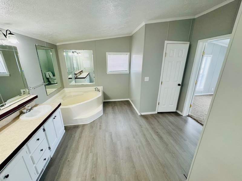Listing-1999-Photo-a8429102-c0ec-441a-addd-dff8d660d647.jpg