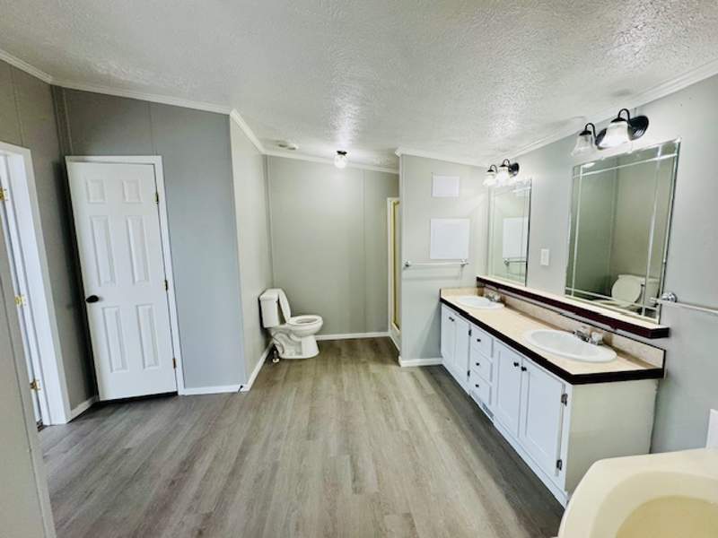 Listing-1999-Photo-b436badd-6873-416b-ab10-78d54471ef38.jpg
